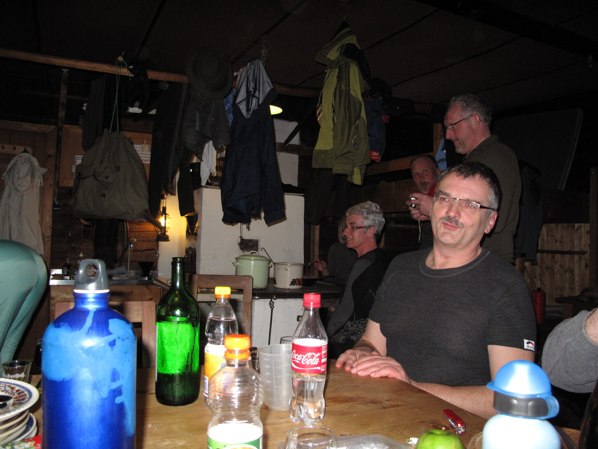 Aufwärmen in der Hütte Aufwärmen in der Hütte